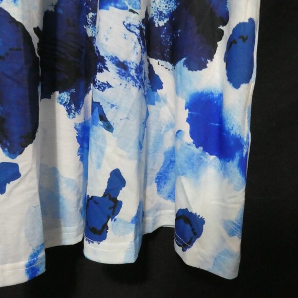 MS BASIC | large | Blue and White Floral Dress - Picture 8 of 16